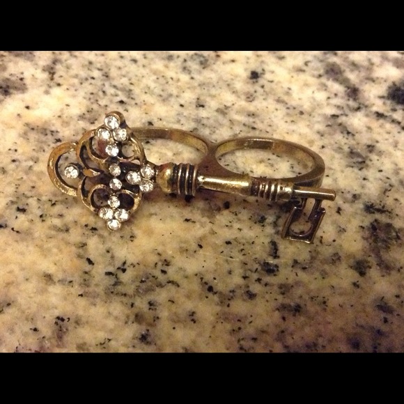 2 finger key ring