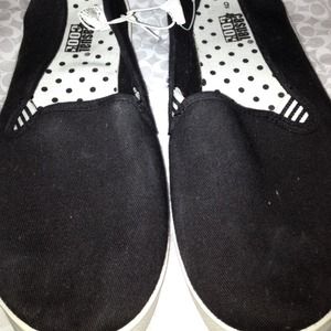 cotton shoes color black w/ blk&wht stripe...