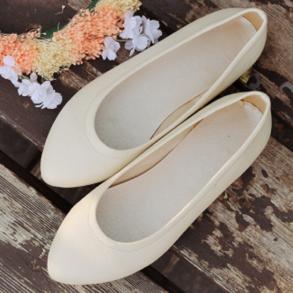 Pointy Toe Ivory Flats
