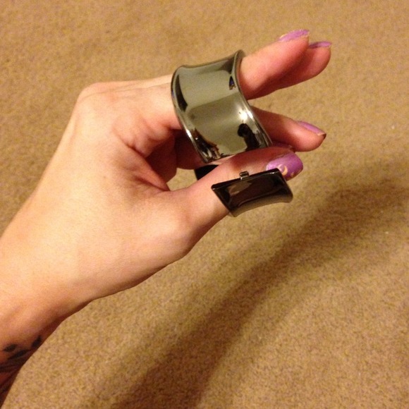 Beautiful Express Wavey Cuff. Excellent Condition. - Picture 2 of 4