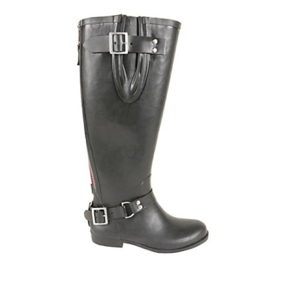 Steve Madden Black Boot with Red Zipper