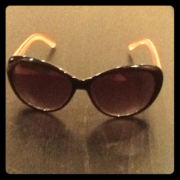 Black Lauren Conrad sunglasses