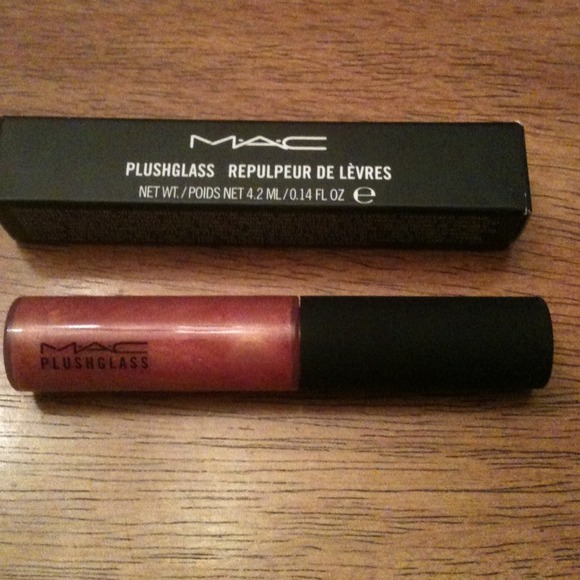 💥💥SOLD💥💥Mac Posh It Up Lipglass