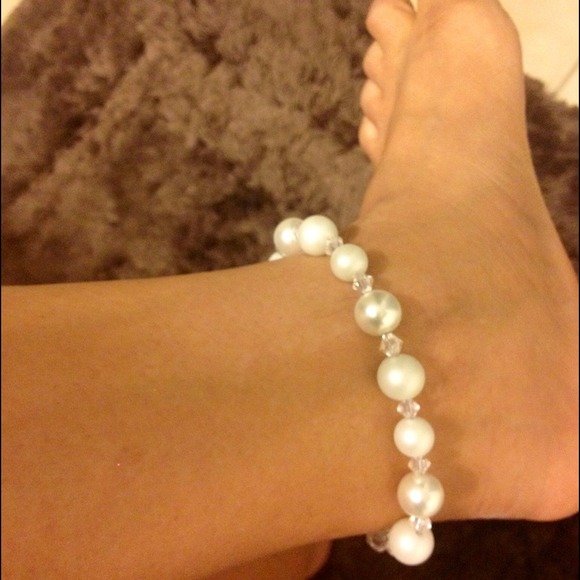Pretty Ankle Bracelet :)With White stones
