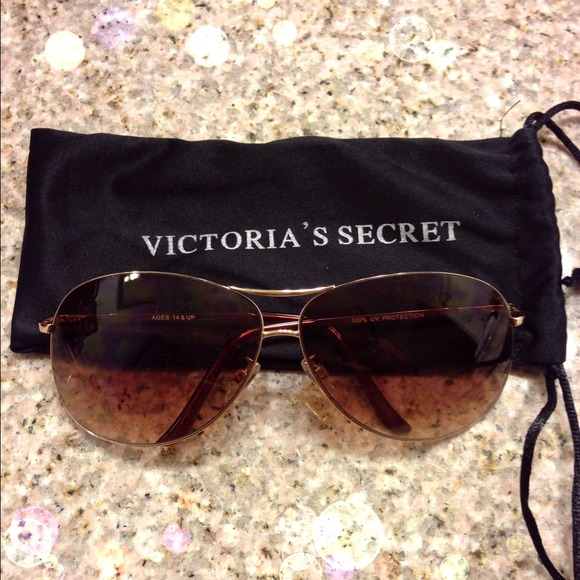 ⛔SOLD⛔Aviator style brown sunglasses from VS 💋