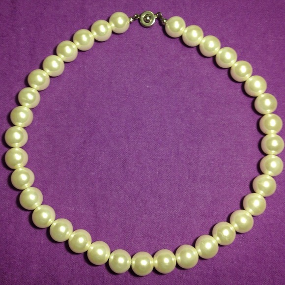 Vintage Man-Made Pearl Necklace