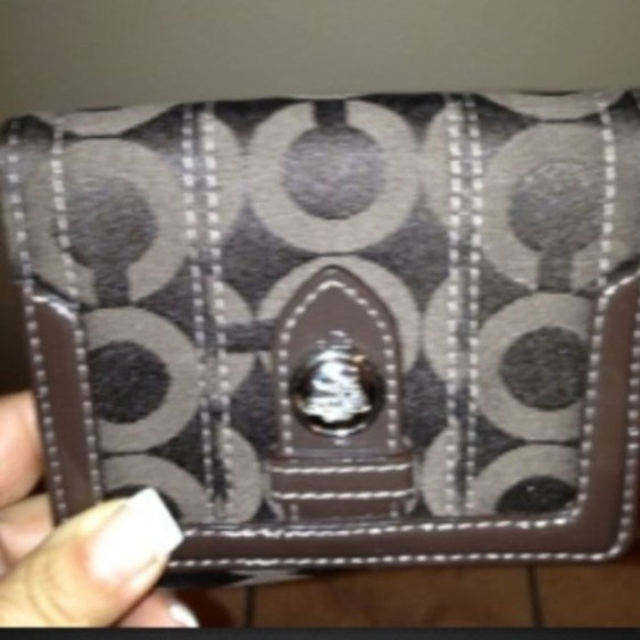 To many handbags & wallets.