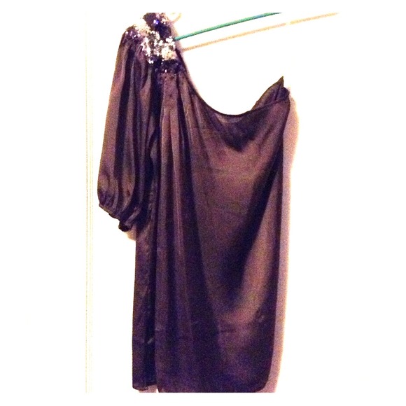 Off shoulder t-shirt