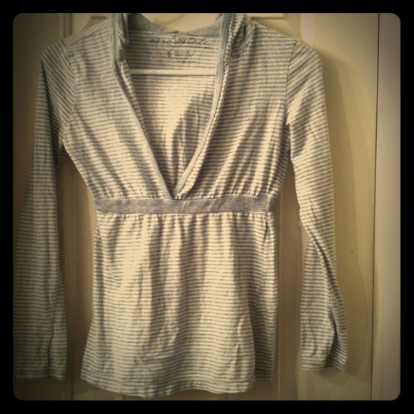 Hooded long sleeve shirt