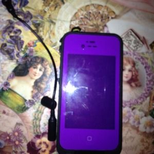 💕Traded 💕Purple life proof case .🌸