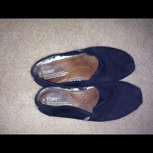 Black TOMS--- worn(much loved💖)