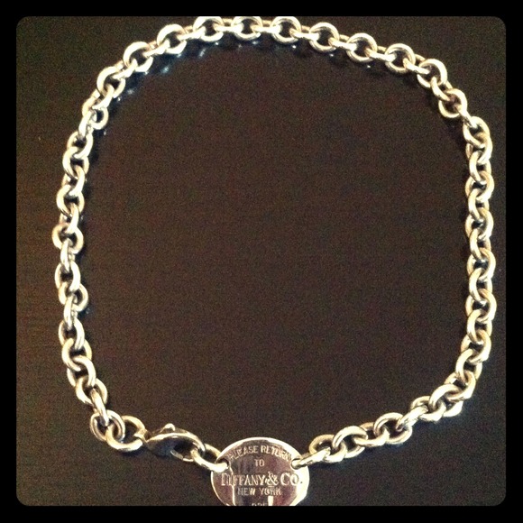 Return to Tiffany™ oval tag necklace