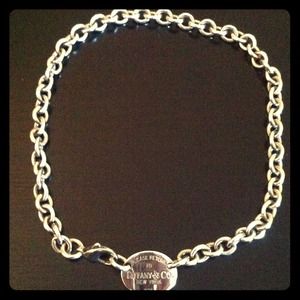 Return to Tiffany™ oval tag necklace
