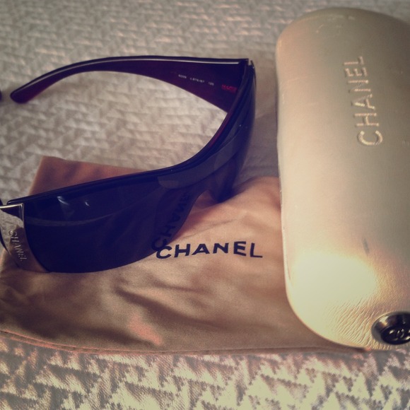 CHANEL aviator red sunglasses