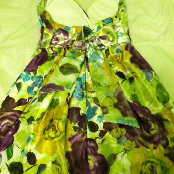 Floral print dress. - Picture 3 of 4
