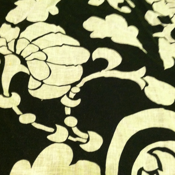 Black and white floral print maxi dress. - Picture 3 of 4