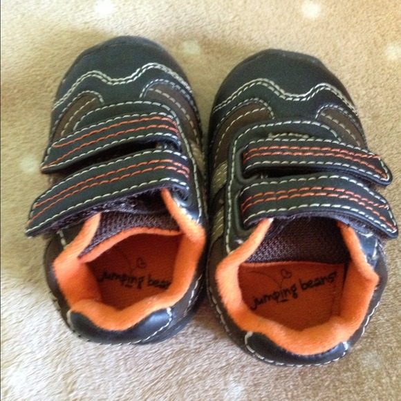 $8 Never worn "Jumping Beans" baby shoes sz 2 Med.