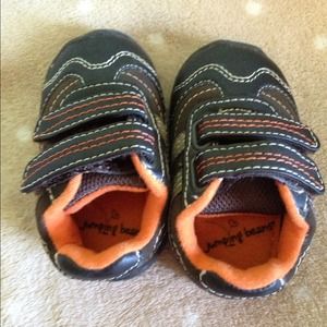 $8 Never worn "Jumping Beans" baby shoes sz 2 Med.