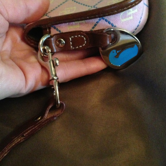 $18 🌟PRICE REDUCED🌟 Dooney & Bourke Wristlet. - Picture 3 of 3