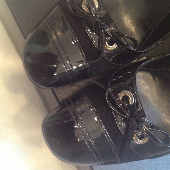 CHANEL Black Suede and Patten Pump... LOVE! - Picture 2 of 4