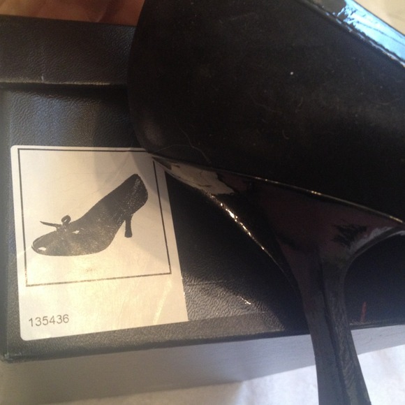 CHANEL Black Suede and Patten Pump... LOVE! - Picture 3 of 4