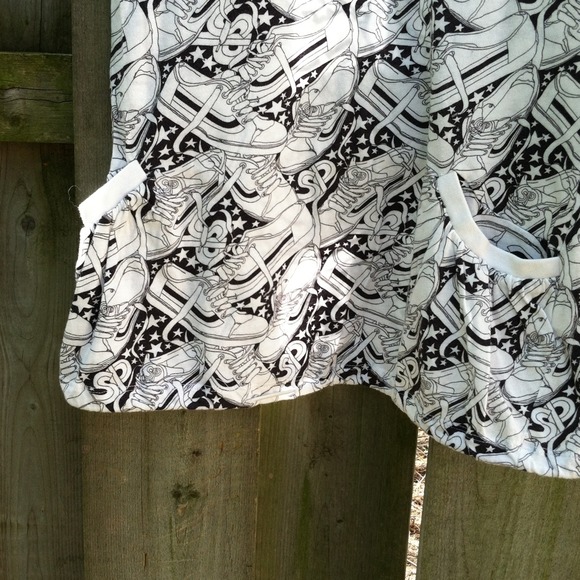 H&M 80's inspired sneaker tunic NWOT - Picture 3 of 3