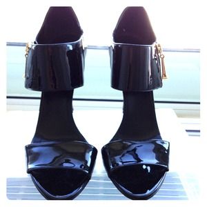 Gucci Black Patent leather Sandal