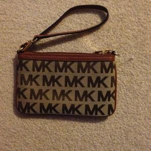 💥REDUCED AGAIN💥Michael kors wristlet
