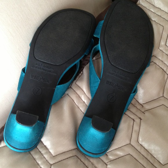 Fabric Sandals like new - Picture 2 of 4