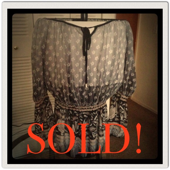 ❌Sold in Bundle❌Beautiful chiffon top NWOT