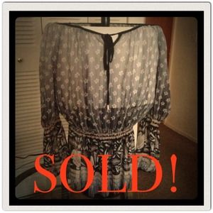 ❌Sold in Bundle❌Beautiful chiffon top NWOT