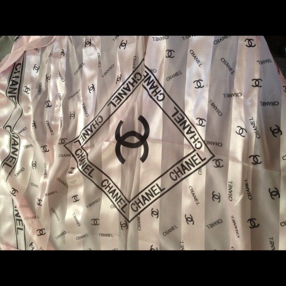 Multi use scarf