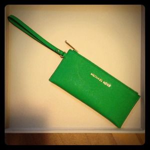 MICHAEL Michael Kors Sm Jet Set Travel Zip Clutch