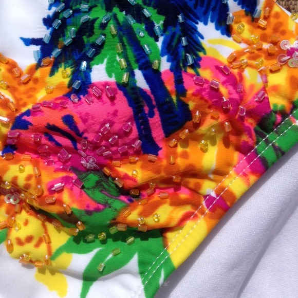 2CHILLIES Beaded White Floral Bikini Top - Picture 5 of 10