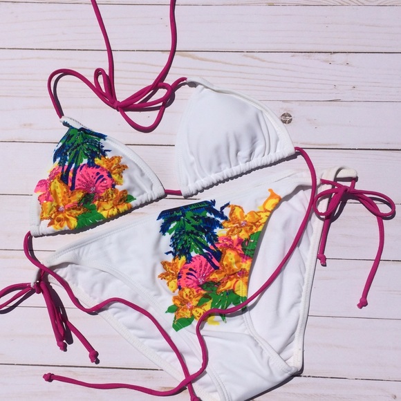 2CHILLIES Beaded White Floral Bikini Top - Picture 7 of 10