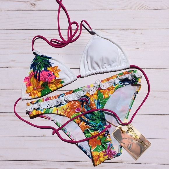 2Chillies Other - 2CHILLIES Beaded White Floral Bikini Top