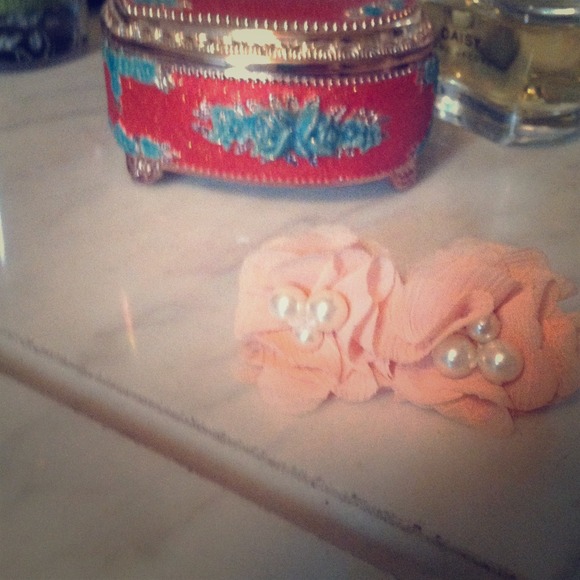 Floral barrette