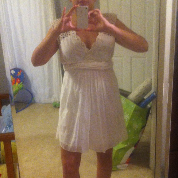 Elie Tahari white dress. - Picture 3 of 4