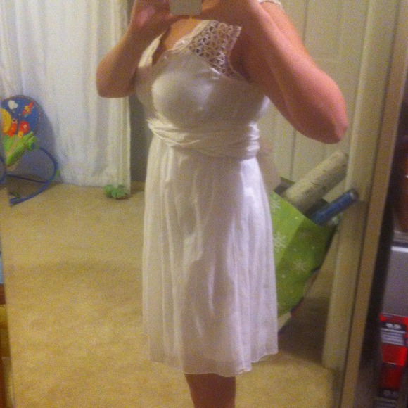 Elie Tahari white dress. - Picture 4 of 4