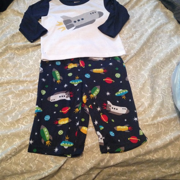 ✔️SOLD✔️Old Navy Pjs 12-18 Months