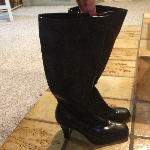 New! Black faux leather boots