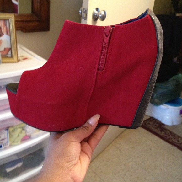 Shoes gray & red
