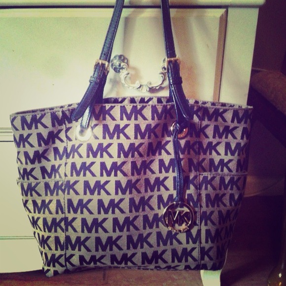 Micheal kors purse