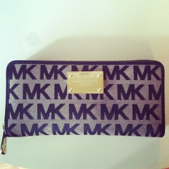 Micheal kors wallet