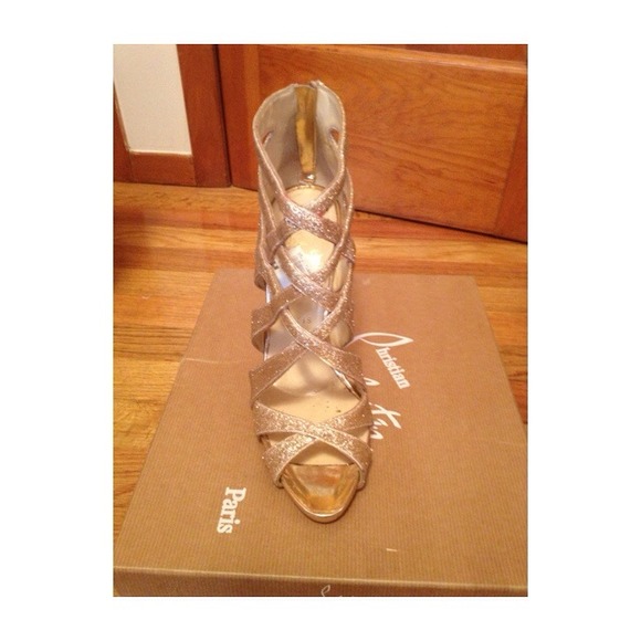 Sold!! Authentic Christian Louboutins size 39.5 - Picture 2 of 4