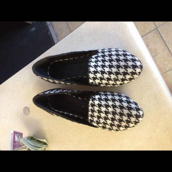 Black and white flats