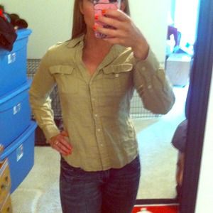 SOLD in bundle. 100% linen tan Banana Republic top