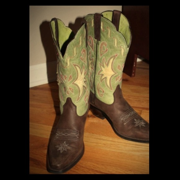 🌺RESERVED🌺 for SAYLAN Super cute Ariat Boots!