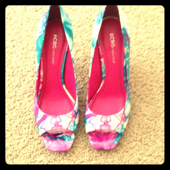 *REDUCED*BCBGEneration spring/summer heels