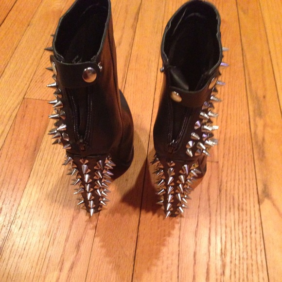❌❌SOLD↪@jsnipes❌❌⏪STEVE MADDEN SACRIFCE SPIKE BOOT - Picture 2 of 4